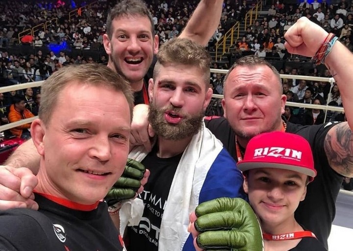 Procházkovo brutálne K.O. priblížilo duel šampiónov dvoch organizácií